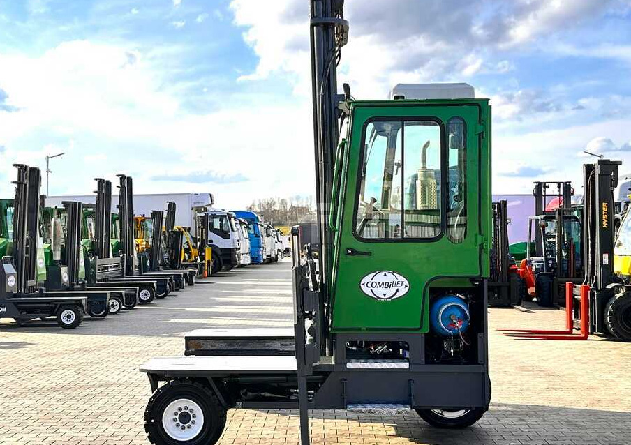 Combilift C5000XL / LPG / AIR CONDITIONING / WIDE POSITIONER / DUPLEX MAST / ADJUSTABLE FORKS / NEW TIRES / EXCELLENT CONDITION! - 4-suunaline lükandmastiga tõstuk: pilt 3 Combilift C5000XL / LPG / AIR CONDITIONING / WIDE POSITIONER / DUPLEX MAST / ADJUSTABLE FORKS / NEW TIRES / EXCELLENT CONDITION! - 4-suunaline lükandmastiga tõstuk: pilt 3