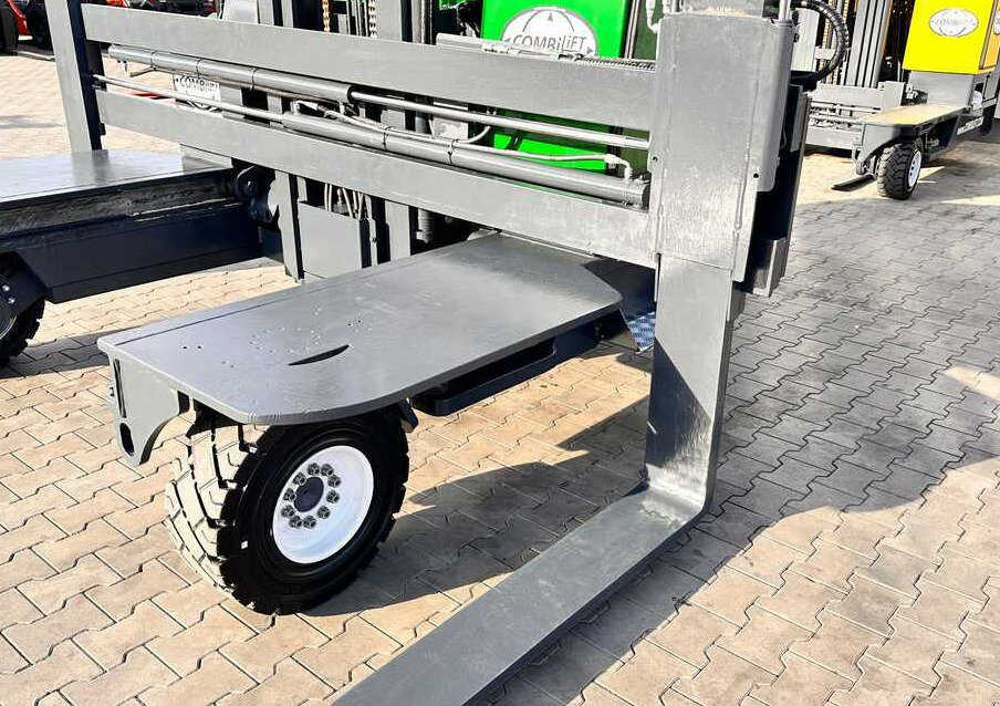 Combilift C5000XL / LPG / AIR CONDITIONING / WIDE POSITIONER / DUPLEX MAST / ADJUSTABLE FORKS / NEW TIRES / EXCELLENT CONDITION! - 4-suunaline lükandmastiga tõstuk: pilt 5 Combilift C5000XL / LPG / AIR CONDITIONING / WIDE POSITIONER / DUPLEX MAST / ADJUSTABLE FORKS / NEW TIRES / EXCELLENT CONDITION! - 4-suunaline lükandmastiga tõstuk: pilt 5