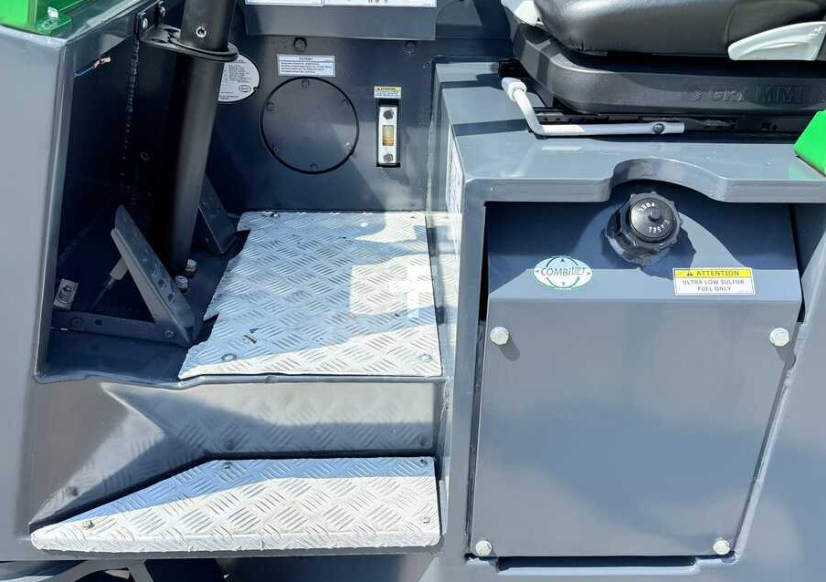 4-suunaline lükandmastiga tõstuk Combilift CB2500 / DIESEL / EXTENDABLE FORKS / TRIPLEX / 5500MM / FREE LIFT / SIDE SHIFT / FORK POSITIONER / LIKE NEW: pilt 11