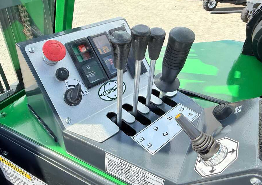 4-suunaline lükandmastiga tõstuk Combilift CB2500 / DIESEL / EXTENDABLE FORKS / TRIPLEX / 5500MM / FREE LIFT / SIDE SHIFT / FORK POSITIONER / LIKE NEW: pilt 15