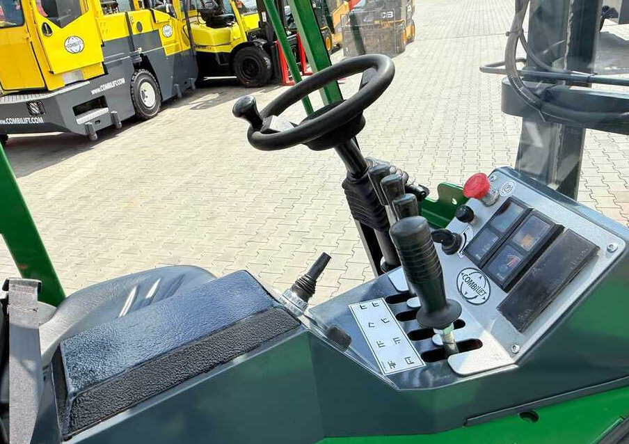 4-suunaline lükandmastiga tõstuk Combilift CB2500 / DIESEL / EXTENDABLE FORKS / TRIPLEX / 5500MM / FREE LIFT / SIDE SHIFT / FORK POSITIONER / LIKE NEW: pilt 40