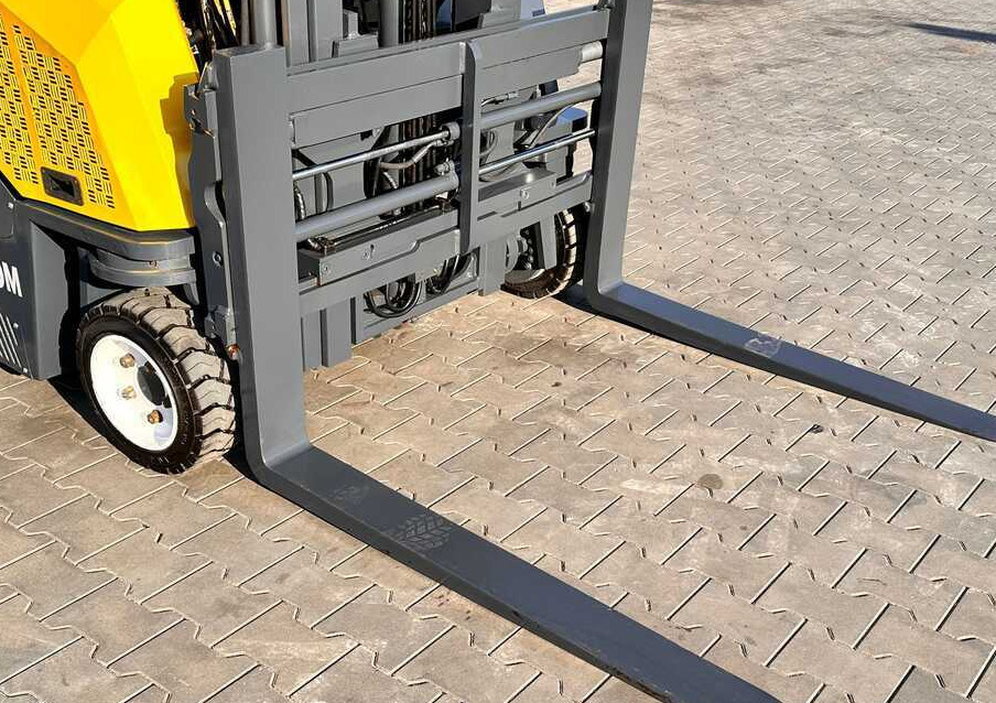 Combilift CB3000 / LPG / DUPLEX / 4000MM / FREE LIFT / NEW BAND TIRES / LIKE NEW - 4-suunaline lükandmastiga tõstuk: pilt 4 Combilift CB3000 / LPG / DUPLEX / 4000MM / FREE LIFT / NEW BAND TIRES / LIKE NEW - 4-suunaline lükandmastiga tõstuk: pilt 4