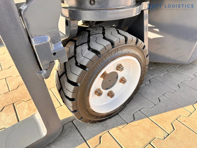 Combilift CB3000 / LPG / DUPLEX / 4000MM / FREE LIFT / NEW TIRES / LIKE NEW CB3000 / LPG / DUPLEX / 4000MM / FREE LIFT / NEW TIRES / LIKE - 4-suunaline lükandmastiga tõstuk: pilt 5 Combilift CB3000 / LPG / DUPLEX / 4000MM / FREE LIFT / NEW TIRES / LIKE NEW CB3000 / LPG / DUPLEX / 4000MM / FREE LIFT / NEW TIRES / LIKE - 4-suunaline lükandmastiga tõstuk: pilt 5
