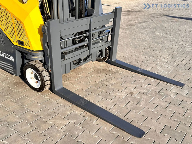 Combilift CB3000 / LPG / DUPLEX / 4000MM / FREE LIFT / NEW TIRES / LIKE NEW CB3000 / LPG / DUPLEX / 4000MM / FREE LIFT / NEW TIRES / LIKE - 4-suunaline lükandmastiga tõstuk: pilt 4 Combilift CB3000 / LPG / DUPLEX / 4000MM / FREE LIFT / NEW TIRES / LIKE NEW CB3000 / LPG / DUPLEX / 4000MM / FREE LIFT / NEW TIRES / LIKE - 4-suunaline lükandmastiga tõstuk: pilt 4