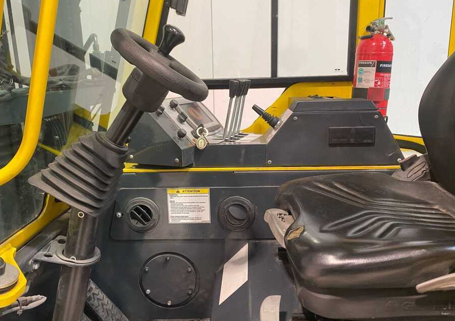 Combilift CBE2500 / TRIPLEX / 4900 / FREE LIFT - 4-suunaline lükandmastiga tõstuk: pilt 3 Combilift CBE2500 / TRIPLEX / 4900 / FREE LIFT - 4-suunaline lükandmastiga tõstuk: pilt 3