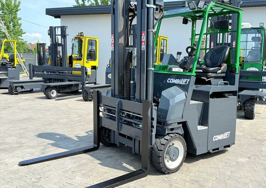 Combilift CBE4000 / TRIPLEX / 5200 / FREE-LIFT - 4-suunaline lükandmastiga tõstuk: pilt 1 Combilift CBE4000 / TRIPLEX / 5200 / FREE-LIFT - 4-suunaline lükandmastiga tõstuk: pilt 1