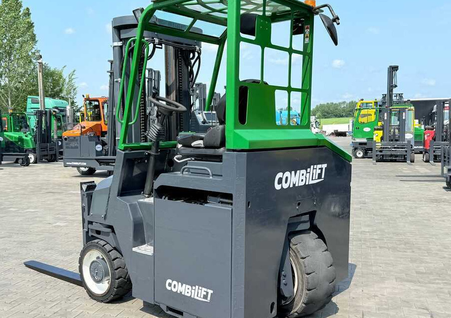 Combilift CBE4000 / TRIPLEX / 5200 / FREE-LIFT - 4-suunaline lükandmastiga tõstuk: pilt 5 Combilift CBE4000 / TRIPLEX / 5200 / FREE-LIFT - 4-suunaline lükandmastiga tõstuk: pilt 5