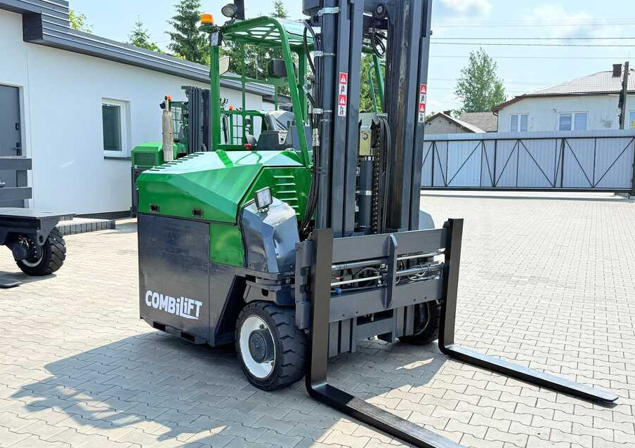 Combilift CBE4000 / TRIPLEX / 5200 / FREE-LIFT - 4-suunaline lükandmastiga tõstuk: pilt 2 Combilift CBE4000 / TRIPLEX / 5200 / FREE-LIFT - 4-suunaline lükandmastiga tõstuk: pilt 2