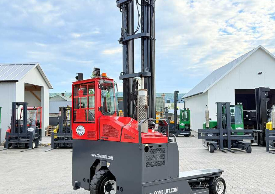 Combilift COMBILIFT C4000 – TRIPLEX 9300 mm – Year 2017 – GAS – FREE LIFT – FORK SIDE SHIFT – CONDITION 5/5 - 4-suunaline lükandmastiga tõstuk: pilt 4 Combilift COMBILIFT C4000 – TRIPLEX 9300 mm – Year 2017 – GAS – FREE LIFT – FORK SIDE SHIFT – CONDITION 5/5 - 4-suunaline lükandmastiga tõstuk: pilt 4
