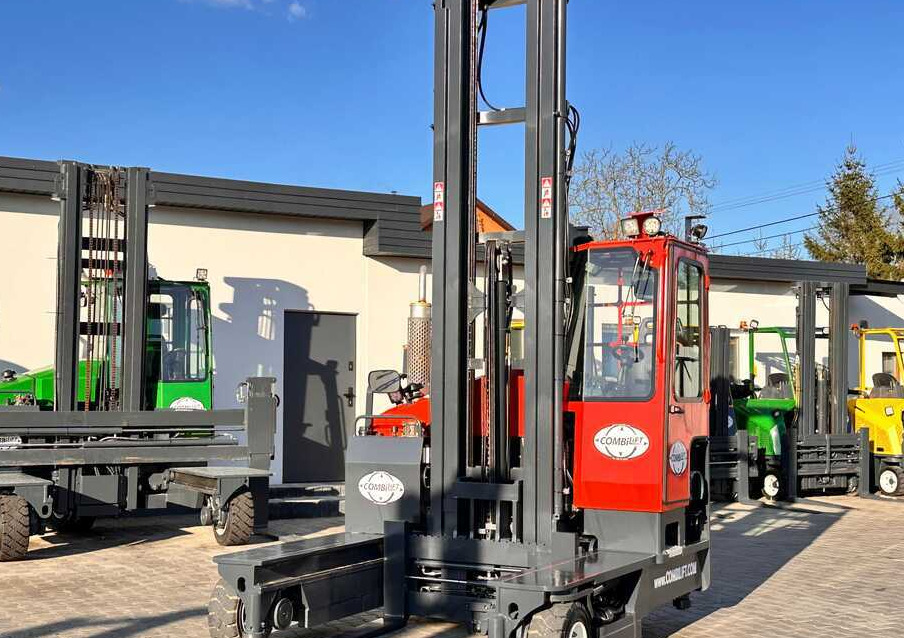Combilift COMBILIFT C4000 – TRIPLEX 9300 mm – Year 2017 – GAS – FREE LIFT – FORK SIDE SHIFT – CONDITION 5/5 - 4-suunaline lükandmastiga tõstuk: pilt 4 Combilift COMBILIFT C4000 – TRIPLEX 9300 mm – Year 2017 – GAS – FREE LIFT – FORK SIDE SHIFT – CONDITION 5/5 - 4-suunaline lükandmastiga tõstuk: pilt 4