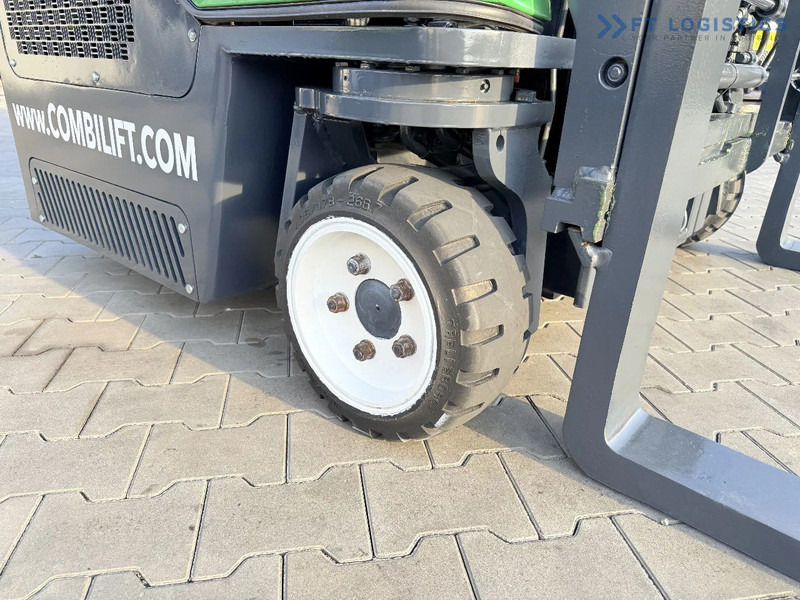 Combilift Combilift C2500CB / TRIPLEX / 5500MM / FREE LIFT / DIESEL / ONLY 3768 MTH / FORK POSITIONER / SIDE SHIFT / NEW TYRES / LIKE NEW - 4-suunaline lükandmastiga tõstuk: pilt 5 Combilift Combilift C2500CB / TRIPLEX / 5500MM / FREE LIFT / DIESEL / ONLY 3768 MTH / FORK POSITIONER / SIDE SHIFT / NEW TYRES / LIKE NEW - 4-suunaline lükandmastiga tõstuk: pilt 5