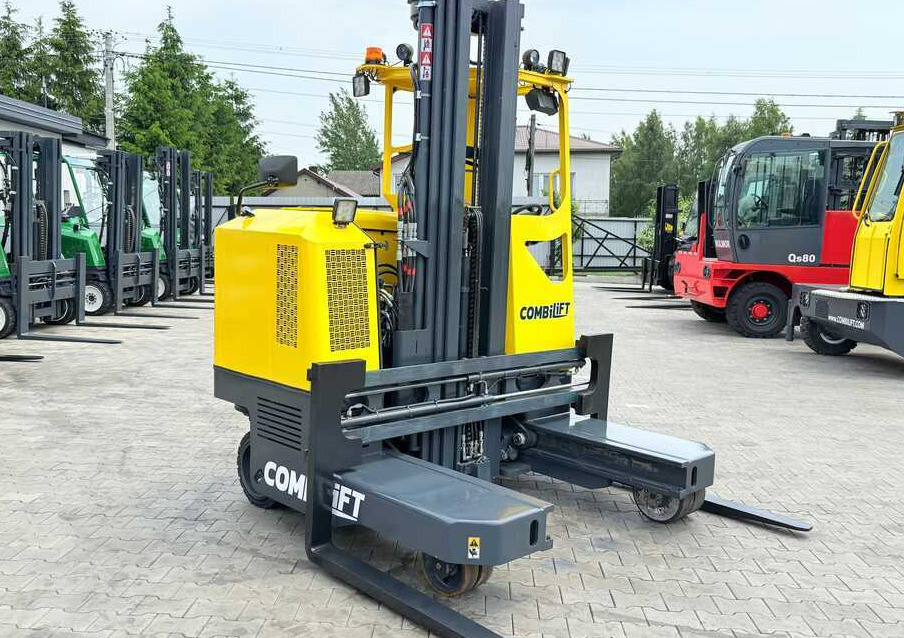 Combilift MR / ELECTRIC / TRIPLEX – 6000MM / FULL FREE LIFT / WIDE POSITIONER / FORK SIDESHIFT / ONLY 1400 HOURS / LIKE NEW - 4-suunaline lükandmastiga tõstuk: pilt 5 Combilift MR / ELECTRIC / TRIPLEX – 6000MM / FULL FREE LIFT / WIDE POSITIONER / FORK SIDESHIFT / ONLY 1400 HOURS / LIKE NEW - 4-suunaline lükandmastiga tõstuk: pilt 5
