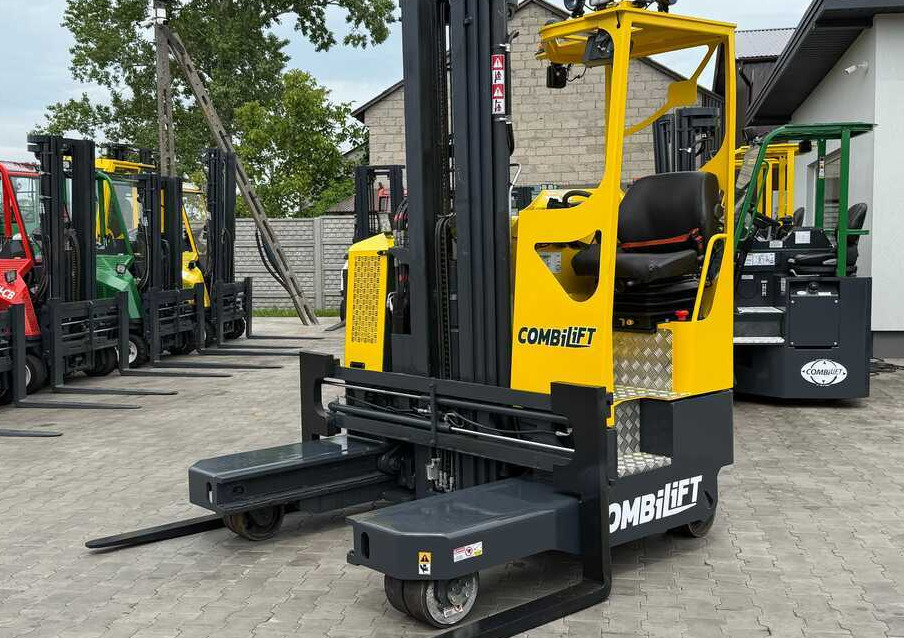 Combilift MR / ELECTRIC / TRIPLEX – 6000MM / FULL FREE LIFT / WIDE POSITIONER / FORK SIDESHIFT / ONLY 1400 HOURS / LIKE NEW - 4-suunaline lükandmastiga tõstuk: pilt 1 Combilift MR / ELECTRIC / TRIPLEX – 6000MM / FULL FREE LIFT / WIDE POSITIONER / FORK SIDESHIFT / ONLY 1400 HOURS / LIKE NEW - 4-suunaline lükandmastiga tõstuk: pilt 1