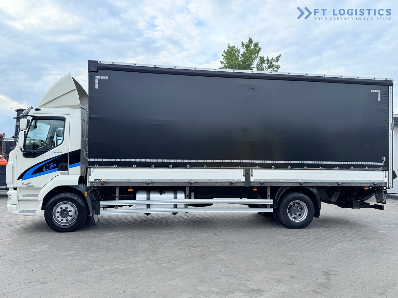 DAF LF 260 FA / AUTOMATIC / 9,255 kg PAYLOAD / 4x2 / 18 PALLETS / TAIL LIFT / SIDE BOARDS / EXCELLENT CONDITION! - Tent veoauto: pilt 4 DAF LF 260 FA / AUTOMATIC / 9,255 kg PAYLOAD / 4x2 / 18 PALLETS / TAIL LIFT / SIDE BOARDS / EXCELLENT CONDITION! - Tent veoauto: pilt 4