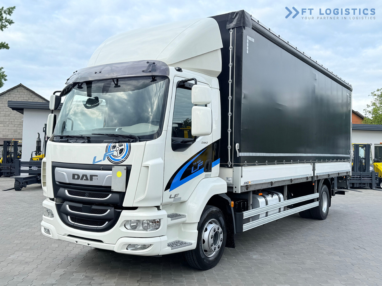 DAF LF 260 FA / AUTOMATIC / 9,255 kg PAYLOAD / 4x2 / 18 PALLETS / TAIL LIFT / SIDE BOARDS / EXCELLENT CONDITION! - Tent veoauto: pilt 2 DAF LF 260 FA / AUTOMATIC / 9,255 kg PAYLOAD / 4x2 / 18 PALLETS / TAIL LIFT / SIDE BOARDS / EXCELLENT CONDITION! - Tent veoauto: pilt 2
