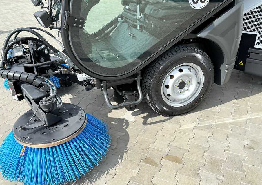 Nilfisk Nilfisk City Ranger 3500 – Articulated Municipal Sweeper | Year 2017 | On - Tänavapühkimismasin: pilt 3 Nilfisk Nilfisk City Ranger 3500 – Articulated Municipal Sweeper | Year 2017 | On - Tänavapühkimismasin: pilt 3