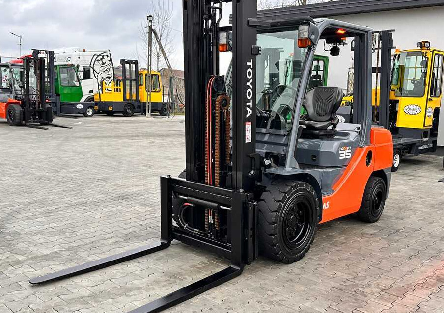 Toyota 52-8FDJF35 / DIESEL / 2016 / ONLY 2,096 HOURS / DUPLEX MAST / LIKE NEW - Diiseltõstuk: pilt 1 Toyota 52-8FDJF35 / DIESEL / 2016 / ONLY 2,096 HOURS / DUPLEX MAST / LIKE NEW - Diiseltõstuk: pilt 1
