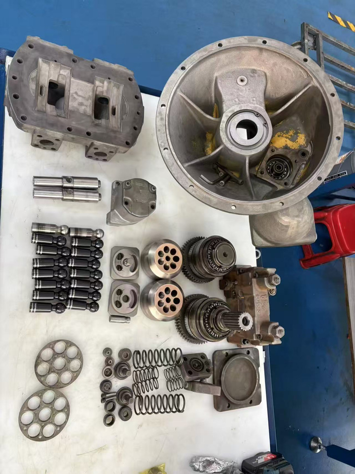 CATERPILLAR 320B pump - Hüdrauliline pump - Lintekskavaator: pilt 3 CATERPILLAR 320B pump - Hüdrauliline pump - Lintekskavaator: pilt 3