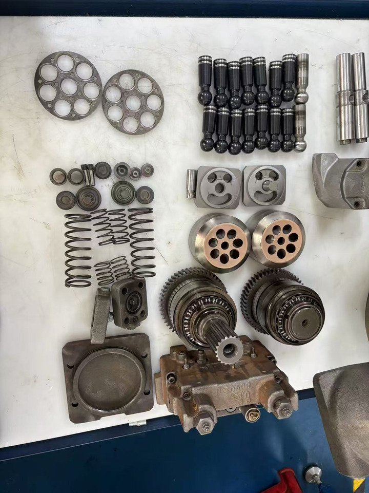 CATERPILLAR 320B pump - Hüdrauliline pump - Lintekskavaator: pilt 2 CATERPILLAR 320B pump - Hüdrauliline pump - Lintekskavaator: pilt 2