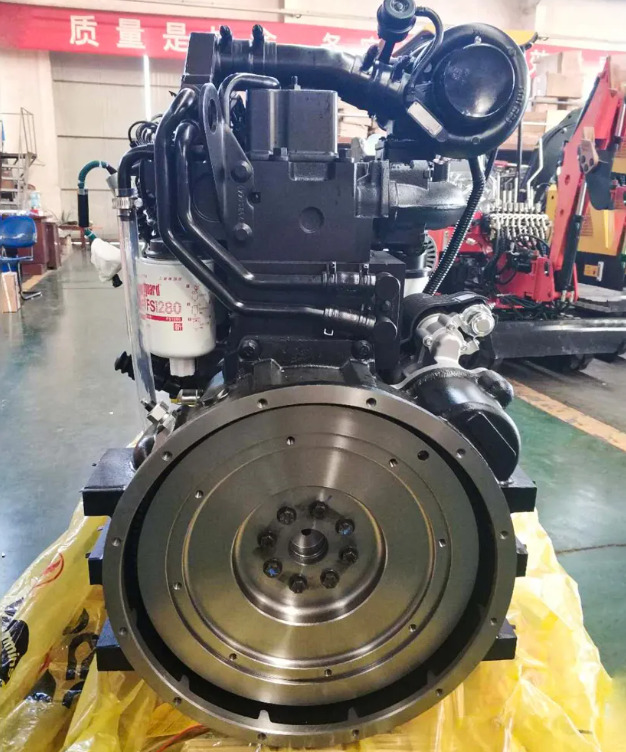 CUMMINS 6CTA8.3 - Mootor - Ekskavaator: pilt 4 CUMMINS 6CTA8.3 - Mootor - Ekskavaator: pilt 4