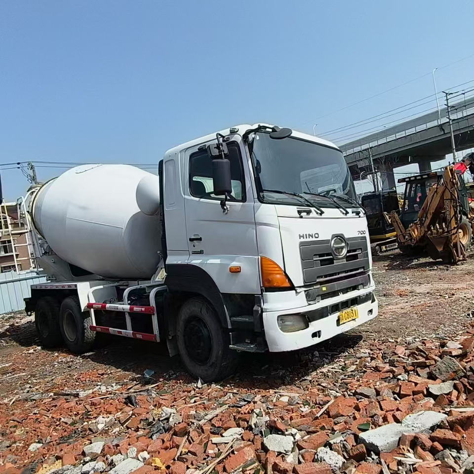 HINO 700 - Tsisternauto: pilt 2 HINO 700 - Tsisternauto: pilt 2
