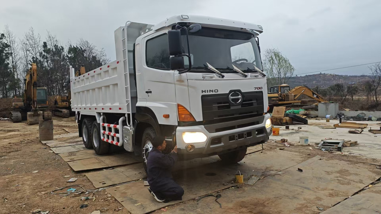 HINO HINO 700 - Kallurauto: pilt 1 HINO HINO 700 - Kallurauto: pilt 1