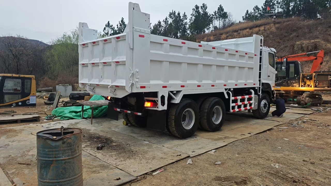 HINO HINO 700 - Kallurauto: pilt 4 HINO HINO 700 - Kallurauto: pilt 4