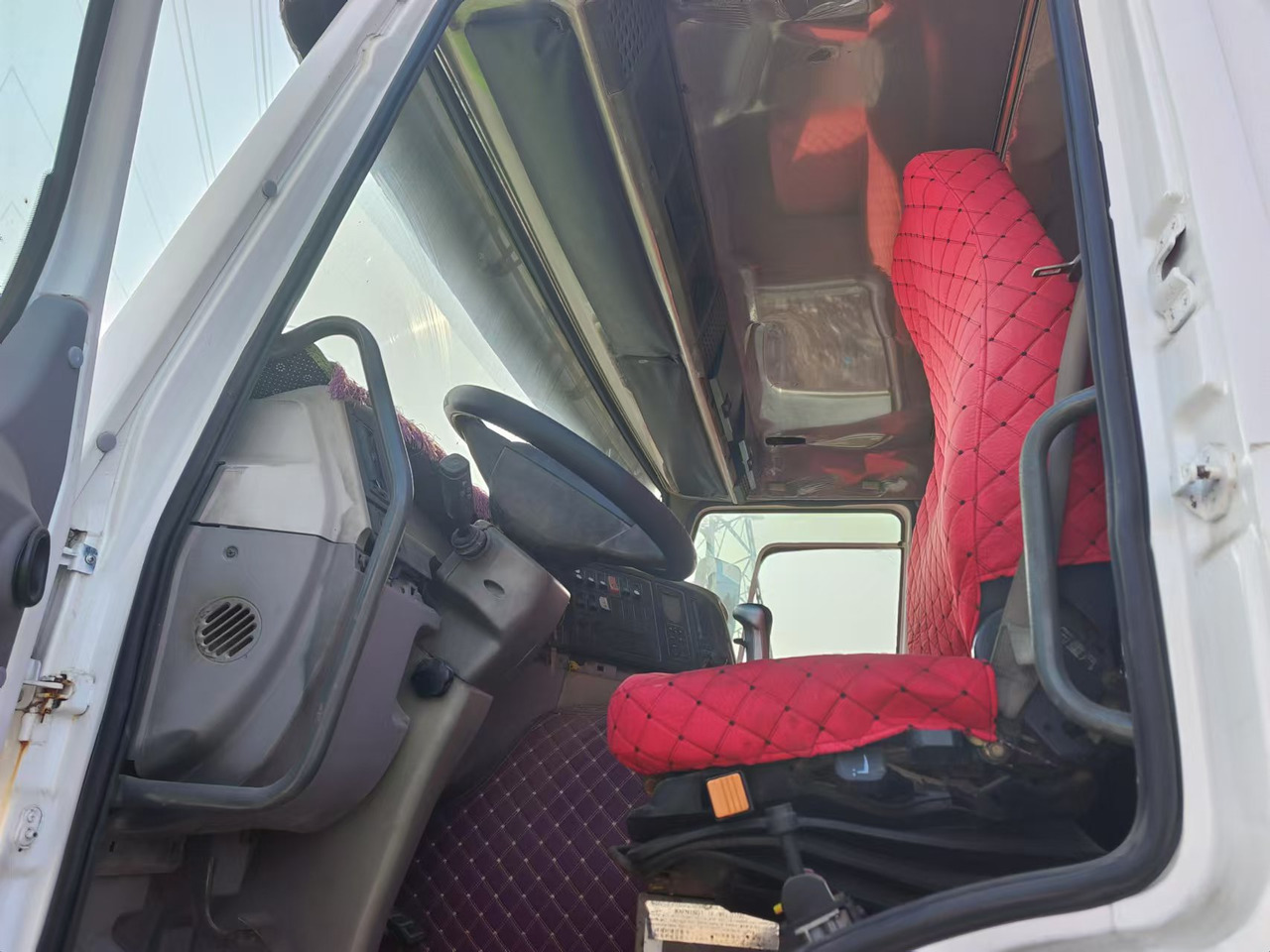 HOWO,XCMG HOWO 375,XCMG MSQS300-4 12 tons - Tsisternauto: pilt 4 HOWO,XCMG HOWO 375,XCMG MSQS300-4 12 tons - Tsisternauto: pilt 4