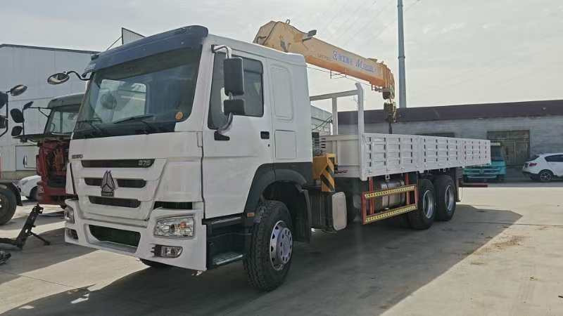 HOWO ,XCMG HOWO 375 engine,XCMG 12 tons crane truck - Kraanaga veoauto: pilt 1 HOWO ,XCMG HOWO 375 engine,XCMG 12 tons crane truck - Kraanaga veoauto: pilt 1