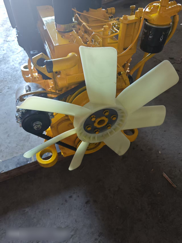 KOMATSU 4D95LE - Mootor - Ekskavaator: pilt 2 KOMATSU 4D95LE - Mootor - Ekskavaator: pilt 2