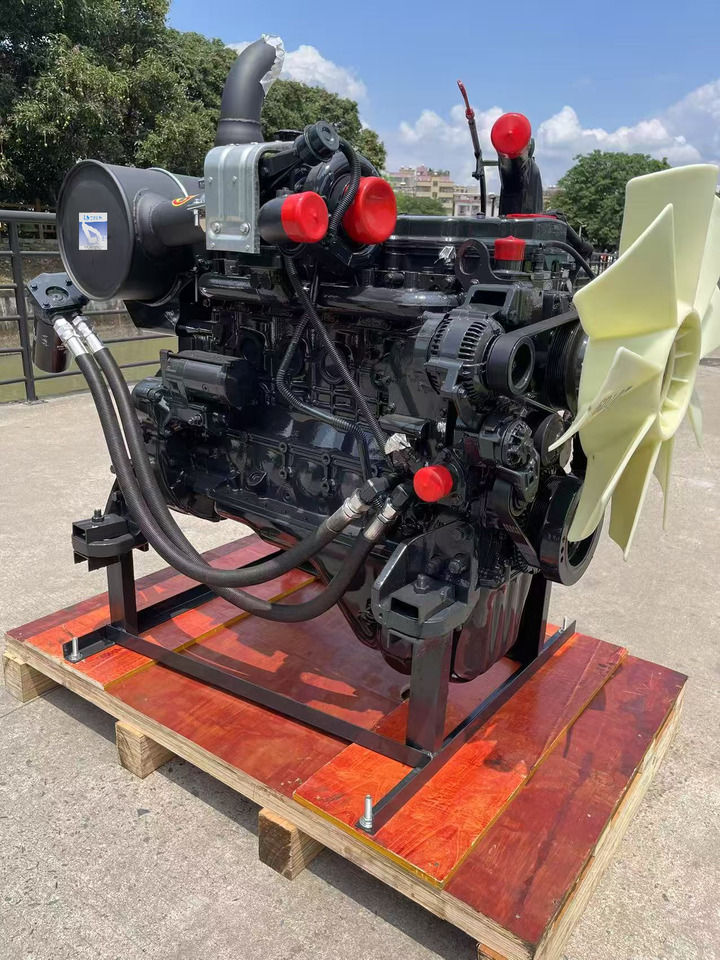 KOMATSU 6D107E-1 - Mootor - Ekskavaator: pilt 4 KOMATSU 6D107E-1 - Mootor - Ekskavaator: pilt 4