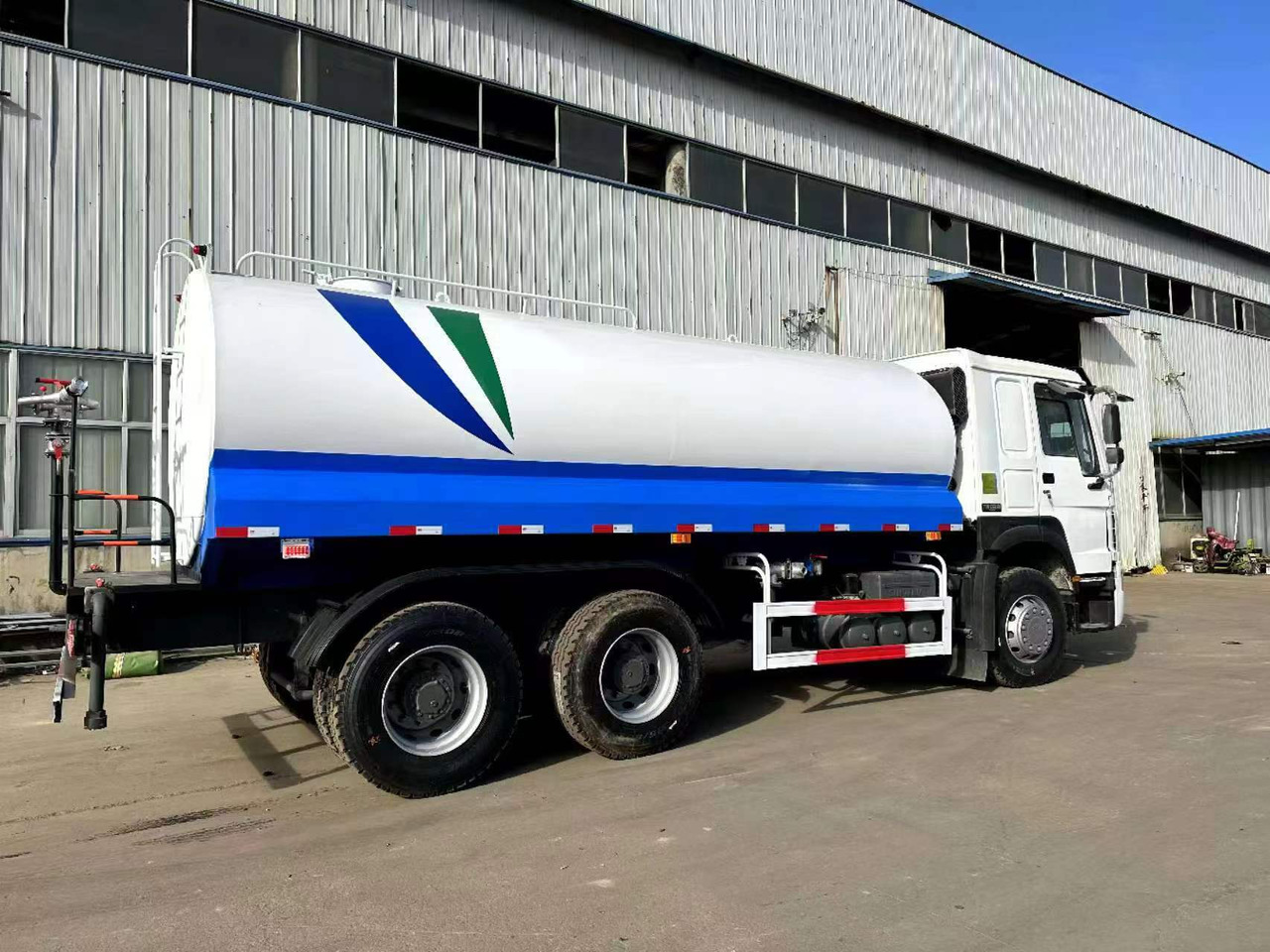 SINOTRUK 20  cubic  meters  tanker - Tsisternauto: pilt 5 SINOTRUK 20  cubic  meters  tanker - Tsisternauto: pilt 5