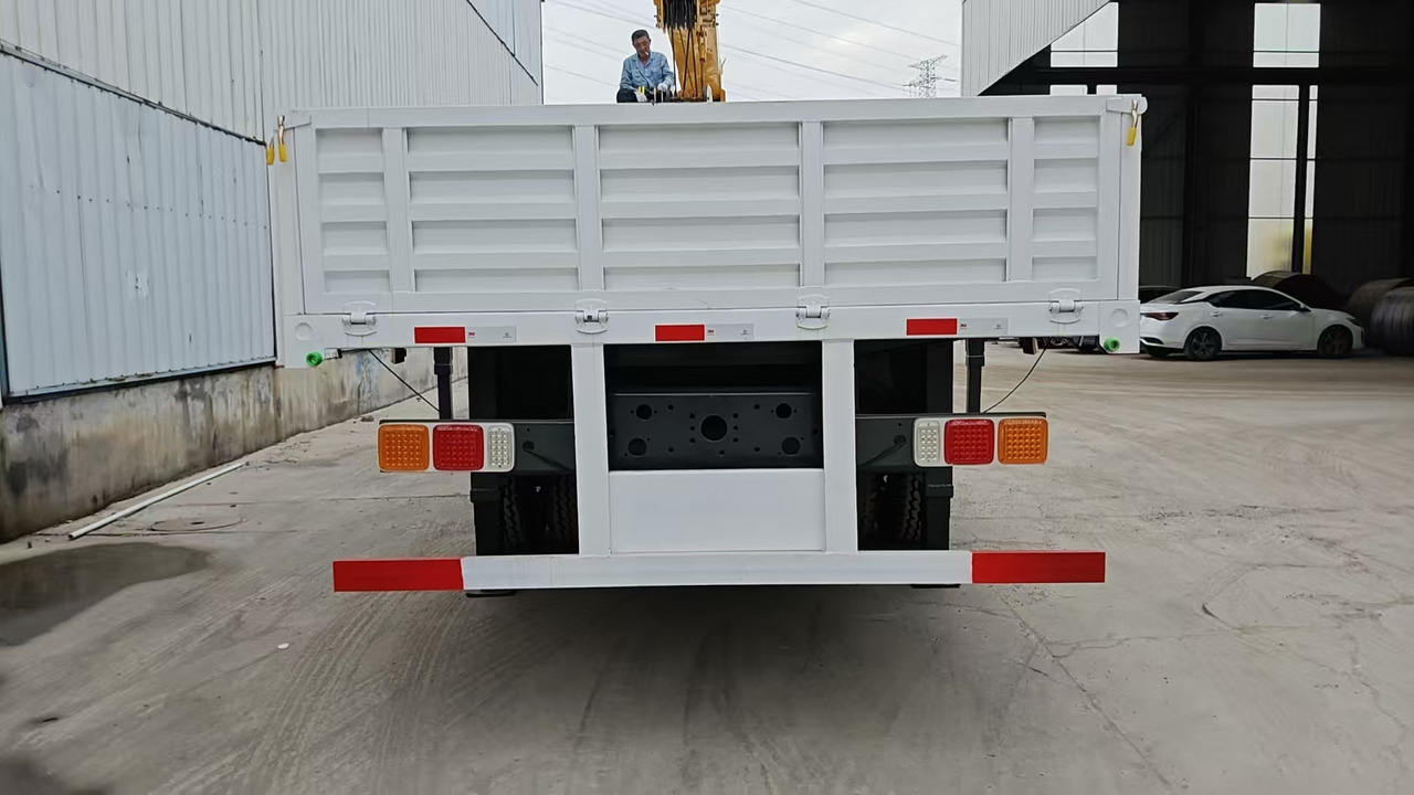 XCMG,HOWO HOWO 371 chassis,SQ12SK3Q crane truck - Kraanaga veoauto: pilt 5 XCMG,HOWO HOWO 371 chassis,SQ12SK3Q crane truck - Kraanaga veoauto: pilt 5
