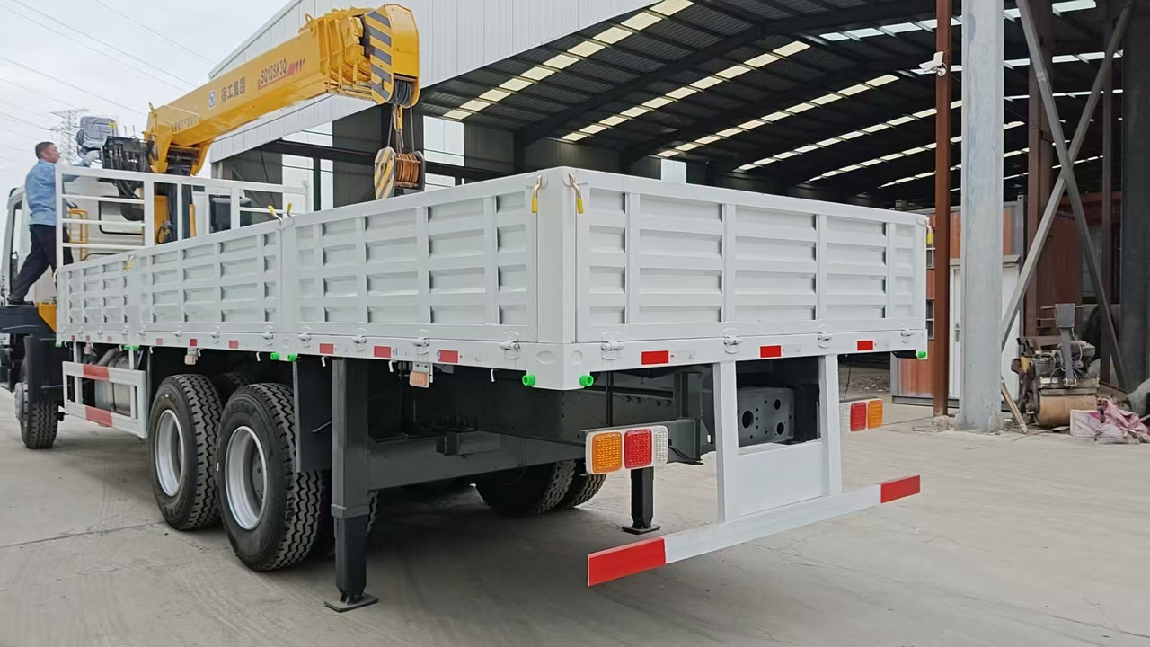 XCMG,HOWO HOWO 371 chassis,SQ12SK3Q crane truck - Kraanaga veoauto: pilt 3 XCMG,HOWO HOWO 371 chassis,SQ12SK3Q crane truck - Kraanaga veoauto: pilt 3