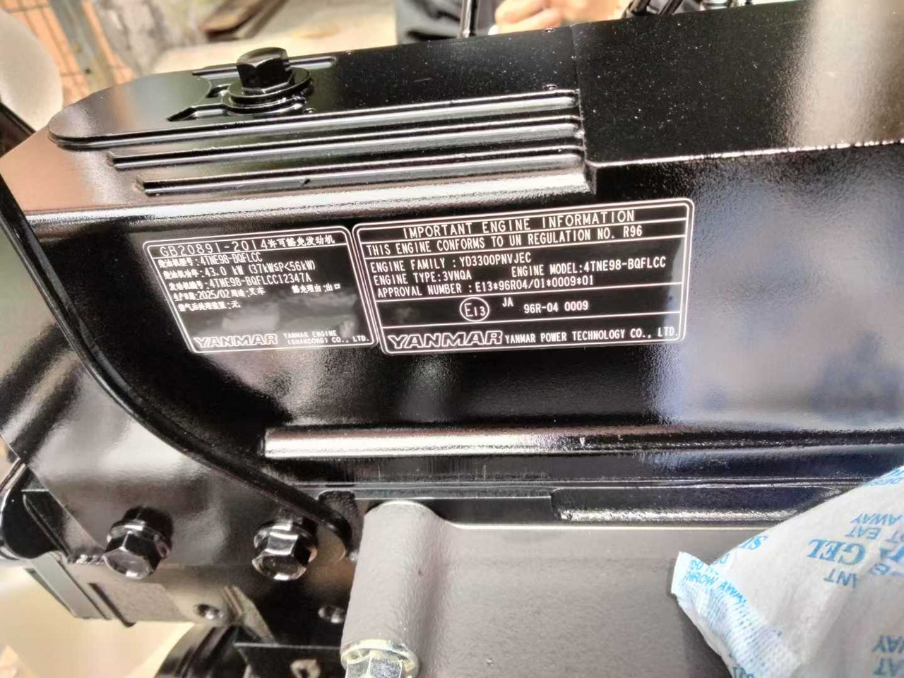 YANMAR 4TNE98 - Mootor - Ekskavaator: pilt 3 YANMAR 4TNE98 - Mootor - Ekskavaator: pilt 3