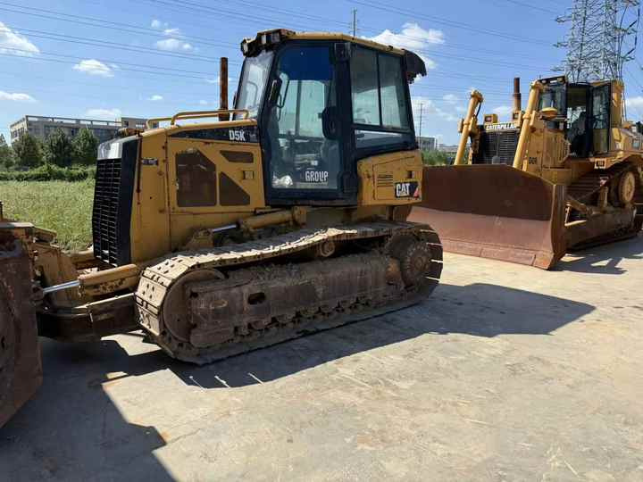 100% Original Caterpillar D5K Mini Track Dozer Cat D5K Bulldozer Superior Performance Running Working Condition Hot Sale - Buldooser: pilt 5 100% Original Caterpillar D5K Mini Track Dozer Cat D5K Bulldozer Superior Performance Running Working Condition Hot Sale - Buldooser: pilt 5