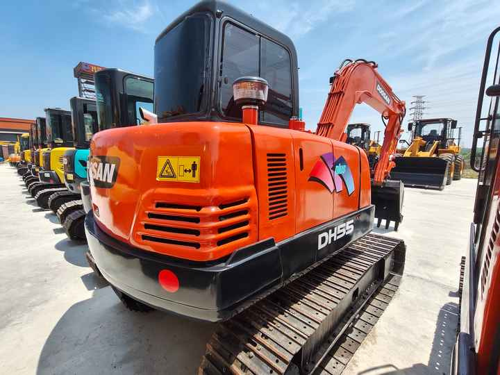 90% New Mini Excavator Doosan DH55, 5-Ton Mini Used High Quality - Miniekskavaator: pilt 4 90% New Mini Excavator Doosan DH55, 5-Ton Mini Used High Quality - Miniekskavaator: pilt 4