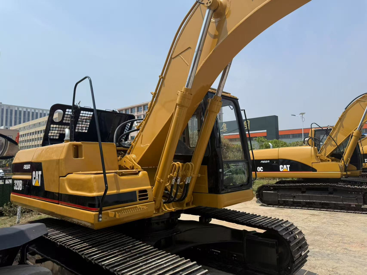 CATERPILLAR 320B - Lintekskavaator: pilt 2 CATERPILLAR 320B - Lintekskavaator: pilt 2