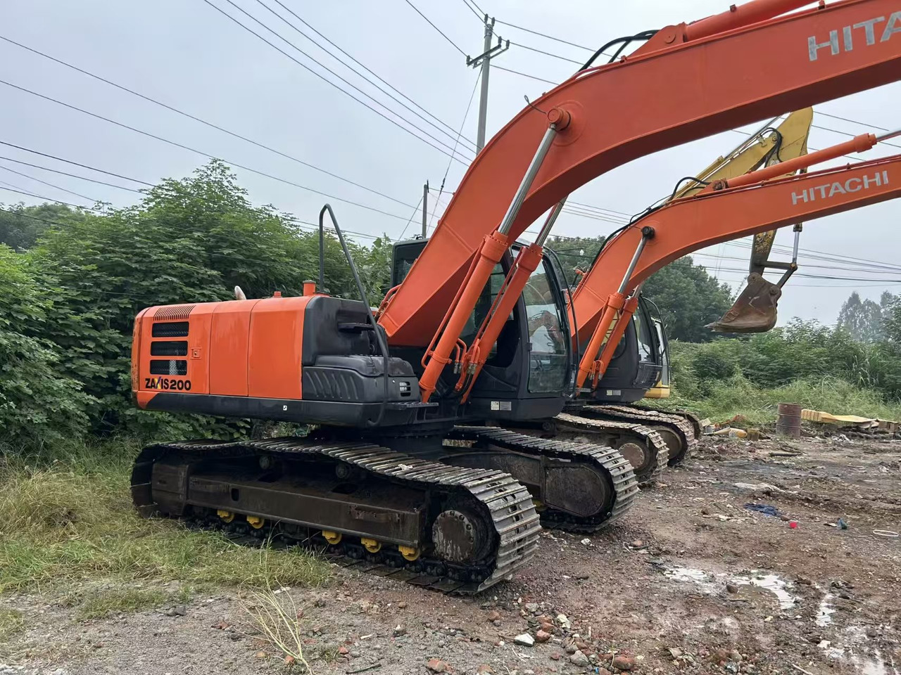 CRAWLER EXCAVATOR Original Japan Hitachi ZX200-5 Excavator Hitachi Excavator in Low Price for Hot Sale - Lintekskavaator: pilt 4 CRAWLER EXCAVATOR Original Japan Hitachi ZX200-5 Excavator Hitachi Excavator in Low Price for Hot Sale - Lintekskavaator: pilt 4