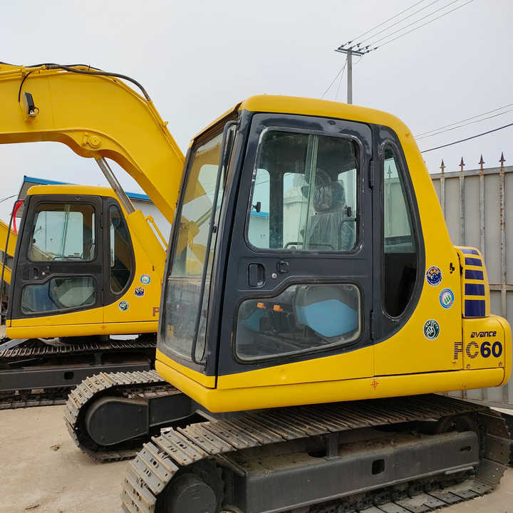 Cheap Used Komatsu PC60-7 Crawler Excavator with High Efficiency Used Heavy Machinery Komatsu P60-7 Digger Cheap for Sale - Lintekskavaator: pilt 1 Cheap Used Komatsu PC60-7 Crawler Excavator with High Efficiency Used Heavy Machinery Komatsu P60-7 Digger Cheap for Sale - Lintekskavaator: pilt 1