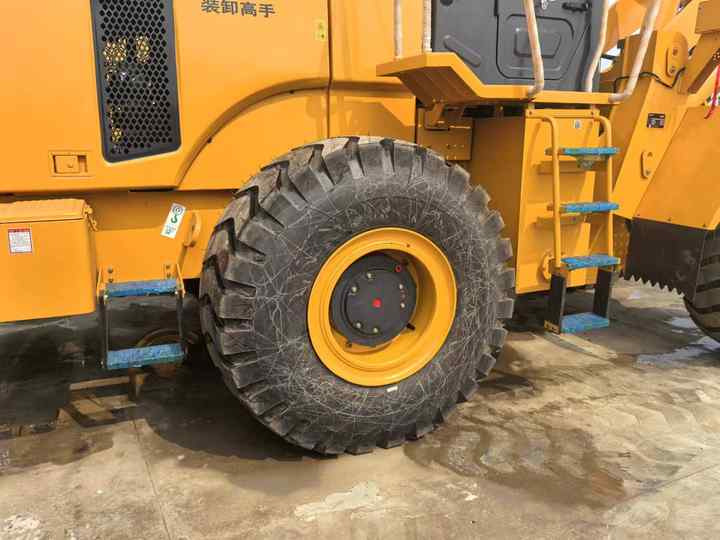 China Famous Brand LiuGong Medium-sized Wheel Loader LiuGong 856N Loader for Earthmoving, Mining, Construction for Sale - Rataslaadur: pilt 5 China Famous Brand LiuGong Medium-sized Wheel Loader LiuGong 856N Loader for Earthmoving, Mining, Construction for Sale - Rataslaadur: pilt 5