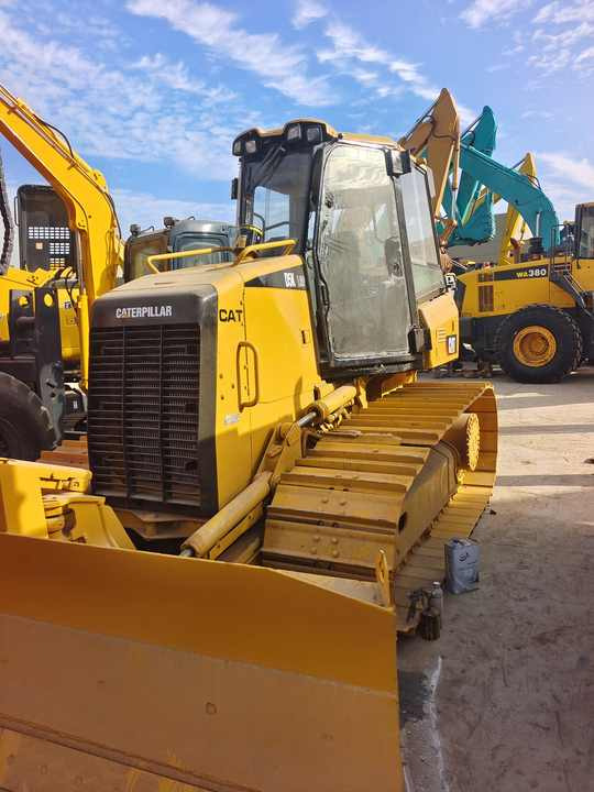 Good Condition D3K Bulldozer Used Crawler Bulldozer with Parts Price Bulldozers - Buldooser: pilt 5 Good Condition D3K Bulldozer Used Crawler Bulldozer with Parts Price Bulldozers - Buldooser: pilt 5