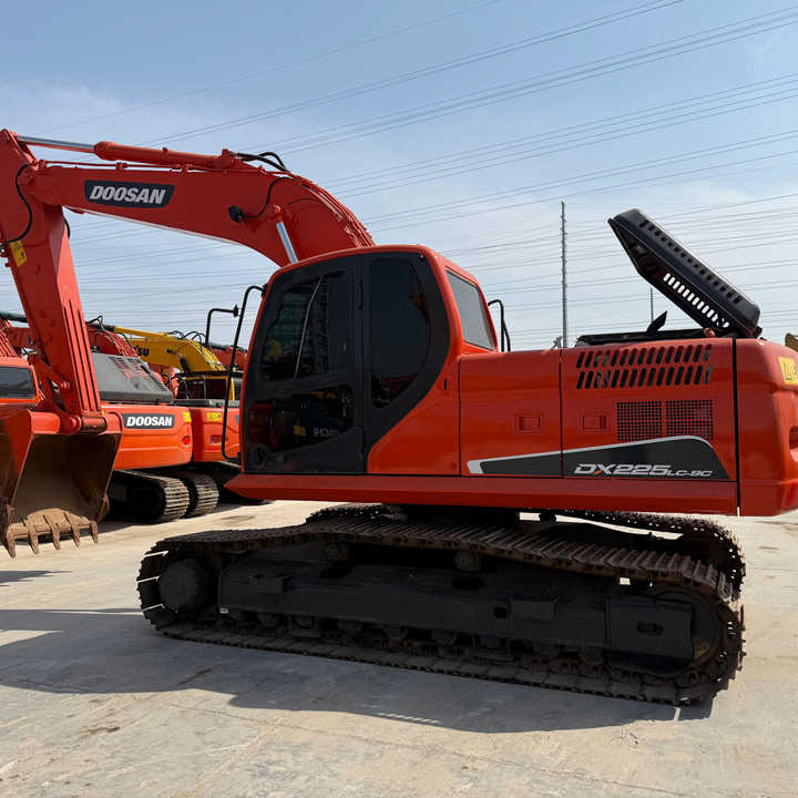 Heavy-Duty Doosan DX225LC-9C Excavator for Mining & Construction - Well-Maintained, Warranty Included - Lintekskavaator: pilt 1 Heavy-Duty Doosan DX225LC-9C Excavator for Mining & Construction - Well-Maintained, Warranty Included - Lintekskavaator: pilt 1