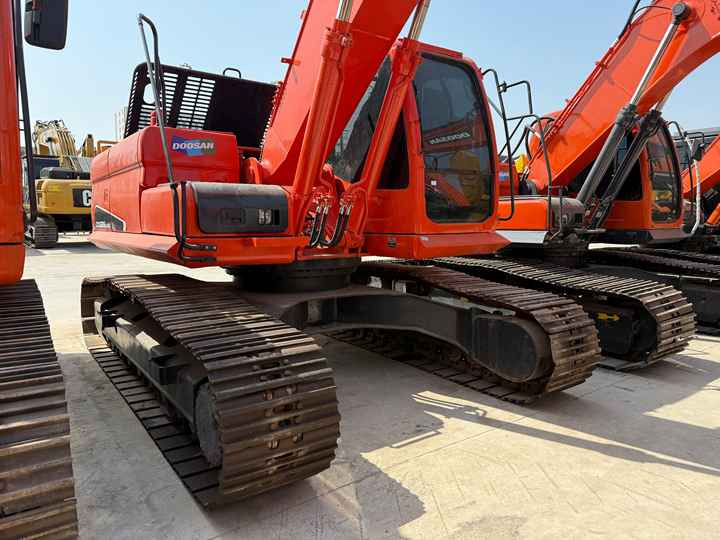 Heavy-Duty Doosan DX225LC-9C Excavator for Mining & Construction - Well-Maintained, Warranty Included - Lintekskavaator: pilt 3 Heavy-Duty Doosan DX225LC-9C Excavator for Mining & Construction - Well-Maintained, Warranty Included - Lintekskavaator: pilt 3