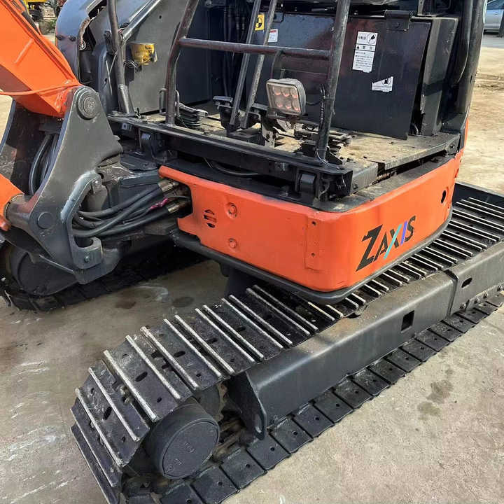 Mini 3-Ton Excavator used Hitachi ZX30 excavator with Excellent Performance and Low Price for sale! - Ekskavaator: pilt 1 Mini 3-Ton Excavator used Hitachi ZX30 excavator with Excellent Performance and Low Price for sale! - Ekskavaator: pilt 1