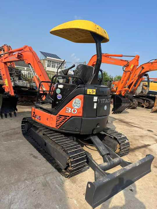 Mini 3-Ton Excavator used Hitachi ZX30 excavator with Excellent Performance and Low Price for sale! - Ekskavaator: pilt 2 Mini 3-Ton Excavator used Hitachi ZX30 excavator with Excellent Performance and Low Price for sale! - Ekskavaator: pilt 2