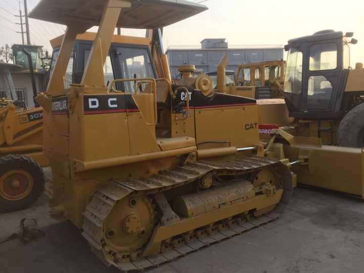 Mini CAT Bulldozer D3c D3 D3k D3m D4h D4m D4k D5h D5g D5k D5m Used Bulldozer with Ripper for Sale - Buldooser: pilt 5 Mini CAT Bulldozer D3c D3 D3k D3m D4h D4m D4k D5h D5g D5k D5m Used Bulldozer with Ripper for Sale - Buldooser: pilt 5