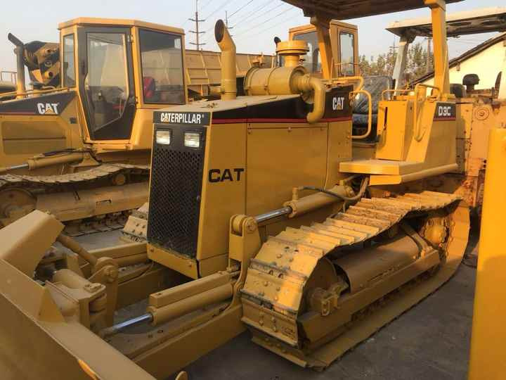 Mini CAT Bulldozer D3c D3 D3k D3m D4h D4m D4k D5h D5g D5k D5m Used Bulldozer with Ripper for Sale - Buldooser: pilt 4 Mini CAT Bulldozer D3c D3 D3k D3m D4h D4m D4k D5h D5g D5k D5m Used Bulldozer with Ripper for Sale - Buldooser: pilt 4