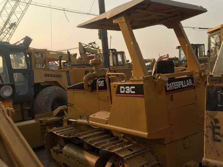 Mini CAT Bulldozer D3c D3 D3k D3m D4h D4m D4k D5h D5g D5k D5m Used Bulldozer with Ripper for Sale - Buldooser: pilt 3 Mini CAT Bulldozer D3c D3 D3k D3m D4h D4m D4k D5h D5g D5k D5m Used Bulldozer with Ripper for Sale - Buldooser: pilt 3