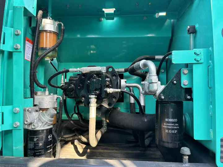 New Arrival Kobelco Sk200D 20tons Crawler Excavator for Sale 90% Brand New Kobelco Sk140 200 350 Digger in Stock - Ekskavaator: pilt 5 New Arrival Kobelco Sk200D 20tons Crawler Excavator for Sale 90% Brand New Kobelco Sk140 200 350 Digger in Stock - Ekskavaator: pilt 5